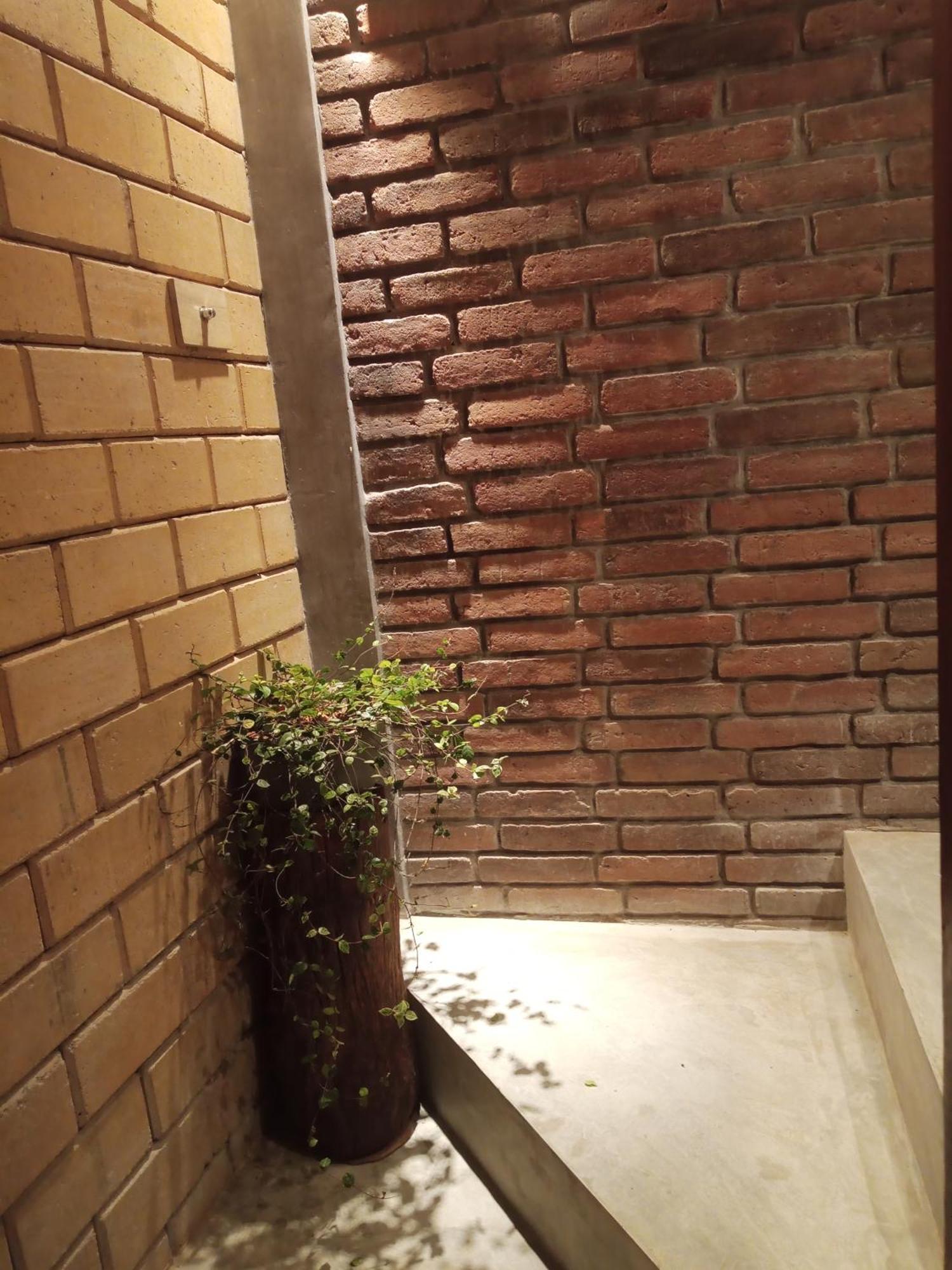 The Brick Wonder Hotel Habaraduwa Central Kültér fotó